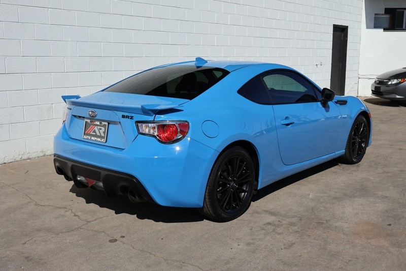 Subaru BRZ Vehicle Full-screen Gallery Image 05