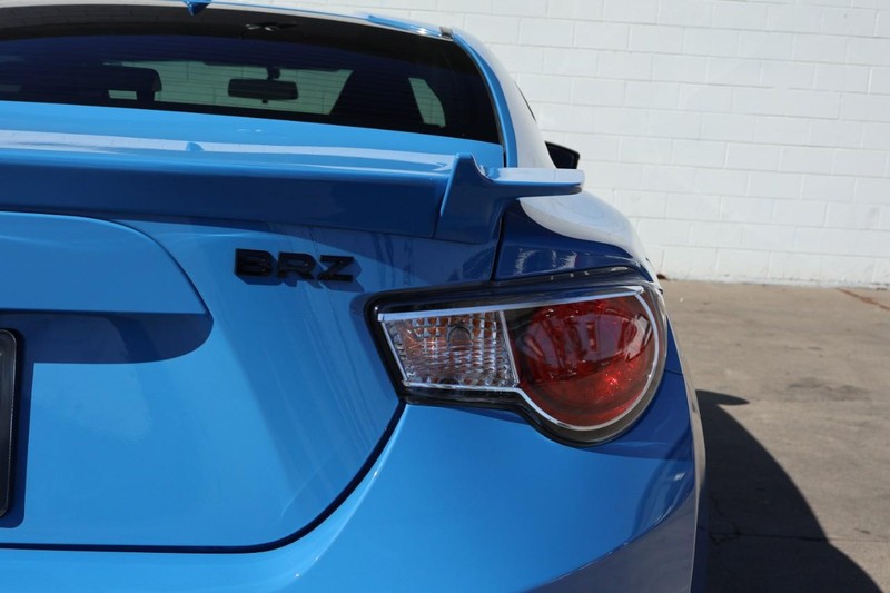 Subaru BRZ Vehicle Full-screen Gallery Image 07