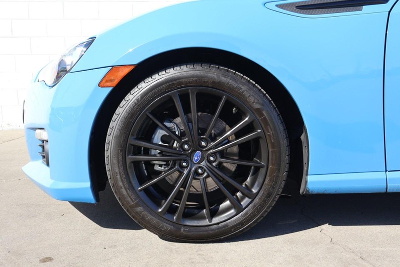 Subaru BRZ Vehicle Full-screen Gallery Image 15