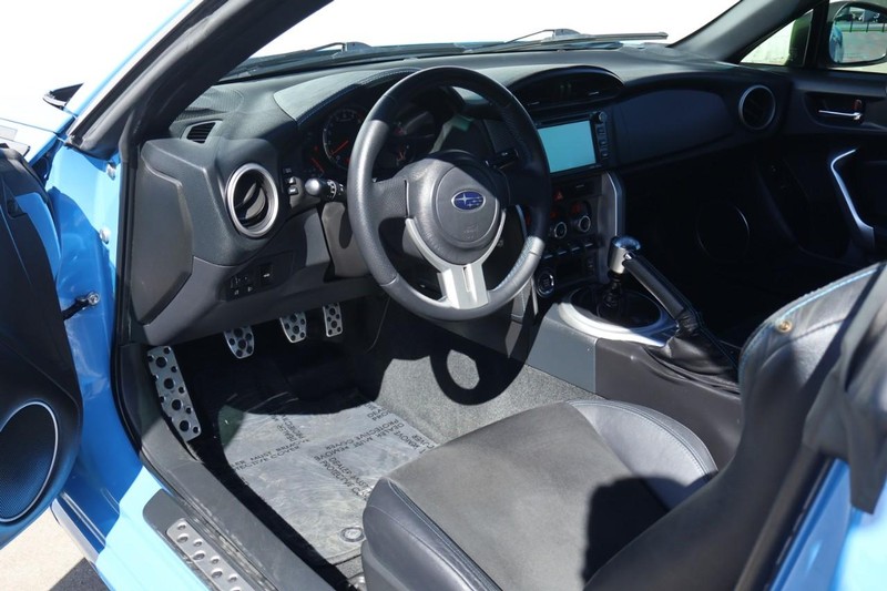 Subaru BRZ Vehicle Full-screen Gallery Image 17