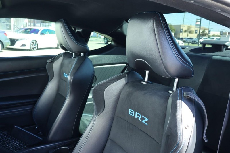Subaru BRZ Vehicle Full-screen Gallery Image 19