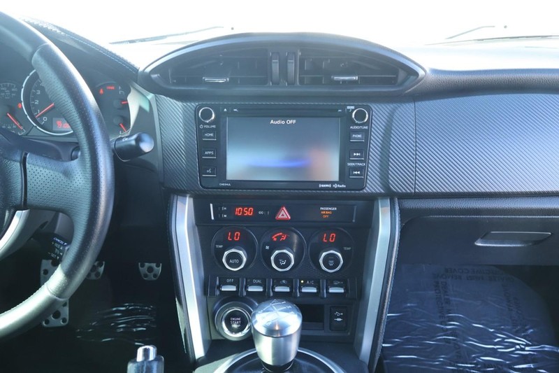 Subaru BRZ Vehicle Full-screen Gallery Image 27