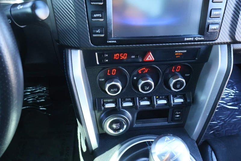 Subaru BRZ Vehicle Full-screen Gallery Image 30