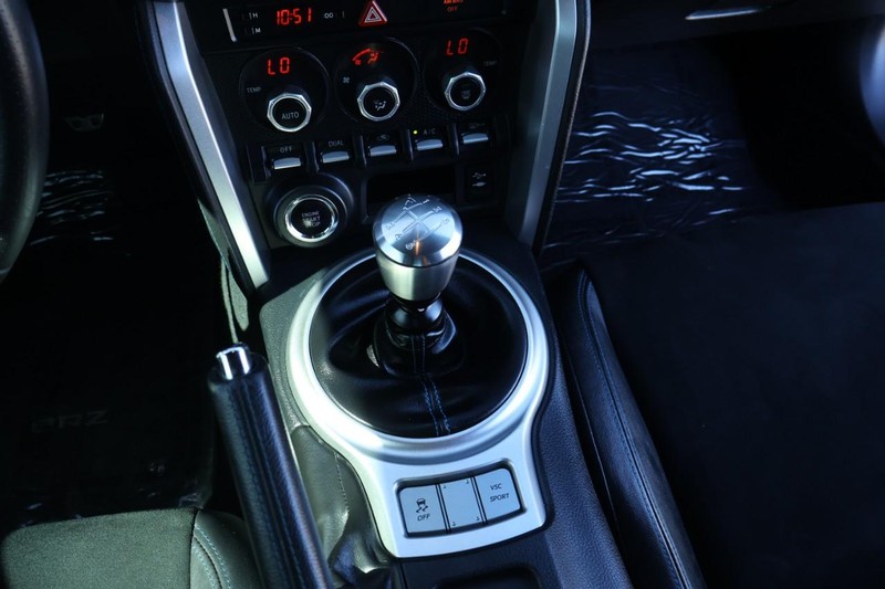 Subaru BRZ Vehicle Full-screen Gallery Image 32