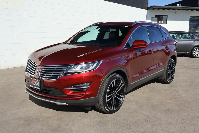 Lincoln MKC Vehicle Full-screen Gallery Image 12