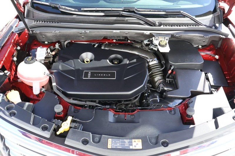 Lincoln MKC Vehicle Full-screen Gallery Image 14