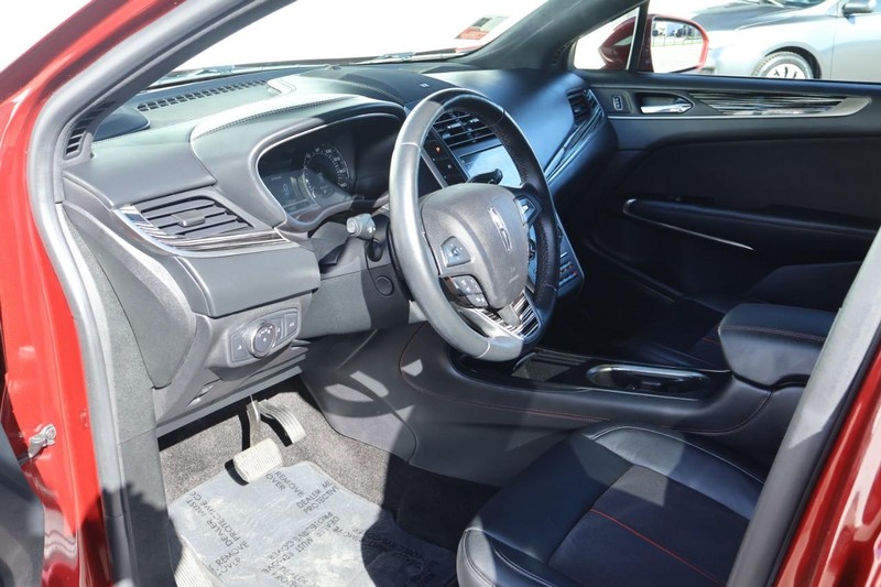 Lincoln MKC Vehicle Full-screen Gallery Image 17