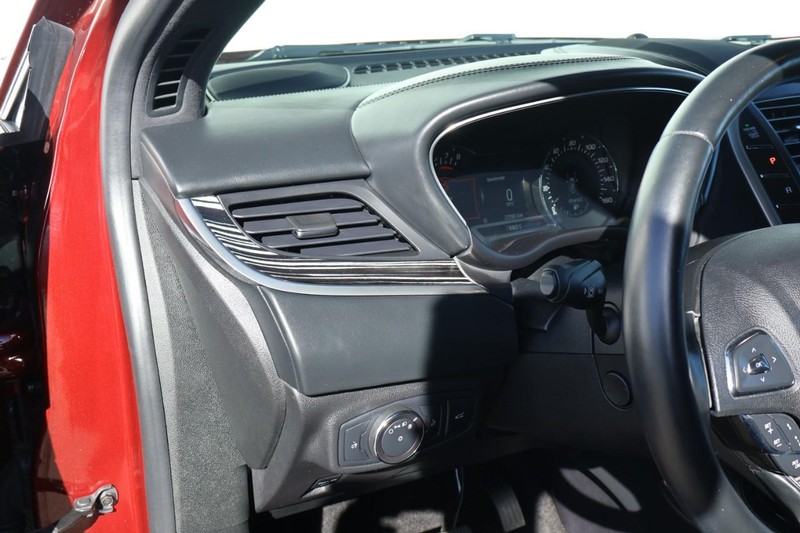 Lincoln MKC Vehicle Full-screen Gallery Image 18