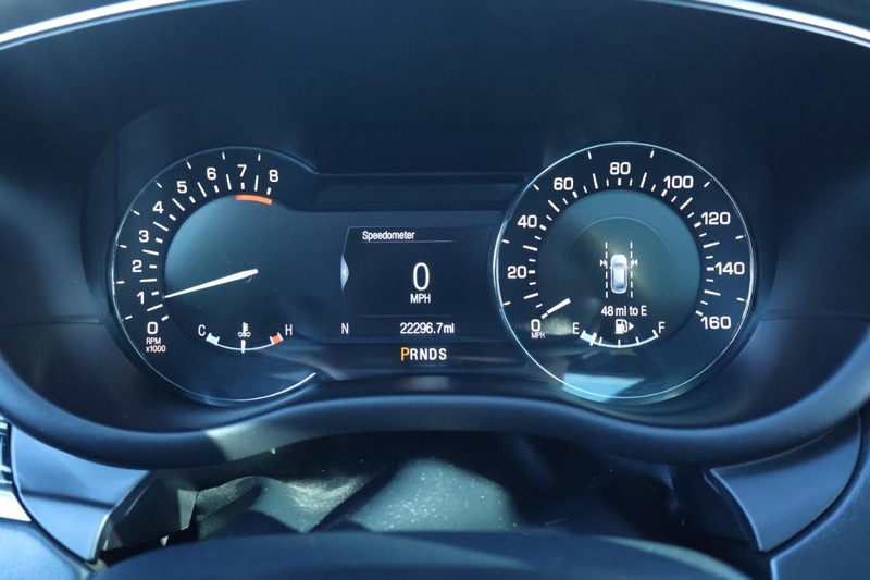 Lincoln MKC Vehicle Full-screen Gallery Image 30