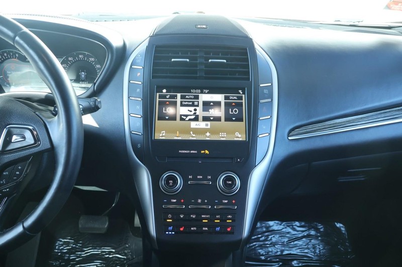 Lincoln MKC Vehicle Full-screen Gallery Image 32