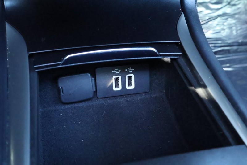 Lincoln MKC Vehicle Full-screen Gallery Image 35