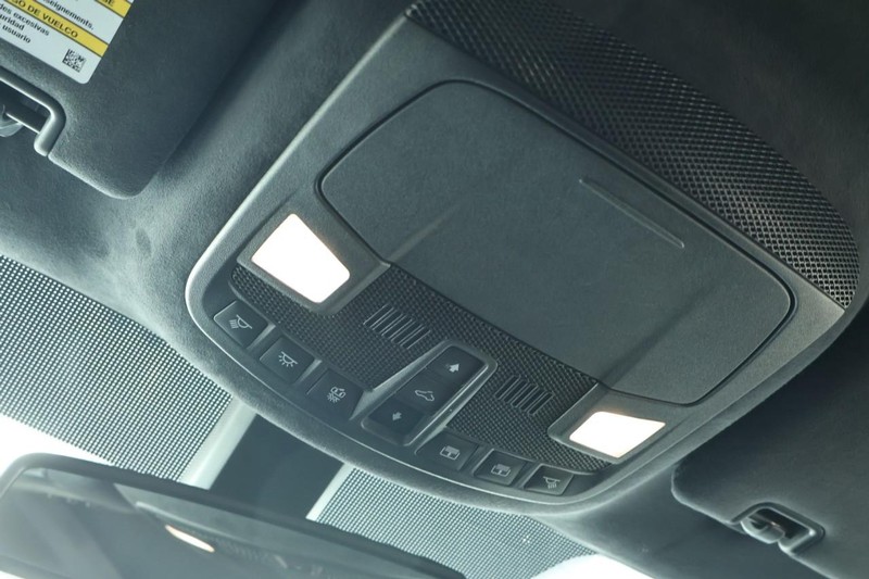 Lincoln MKC Vehicle Full-screen Gallery Image 36