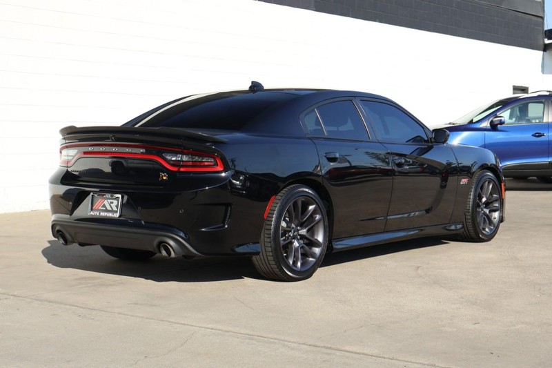 Dodge Charger Vehicle Full-screen Gallery Image 05