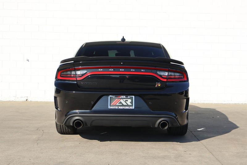 Dodge Charger Vehicle Full-screen Gallery Image 06