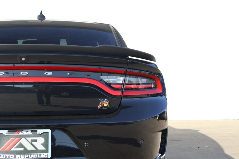 Dodge Charger Vehicle Full-screen Gallery Image 07