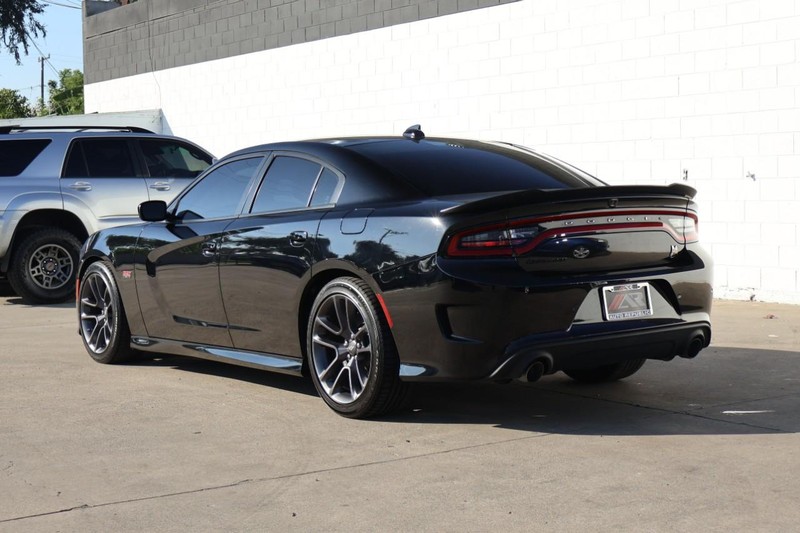 Dodge Charger Vehicle Full-screen Gallery Image 10