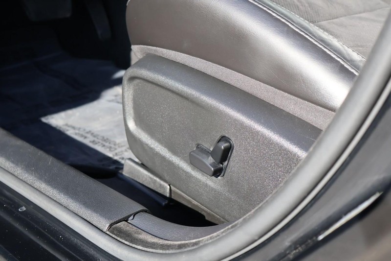 Dodge Charger Vehicle Full-screen Gallery Image 18