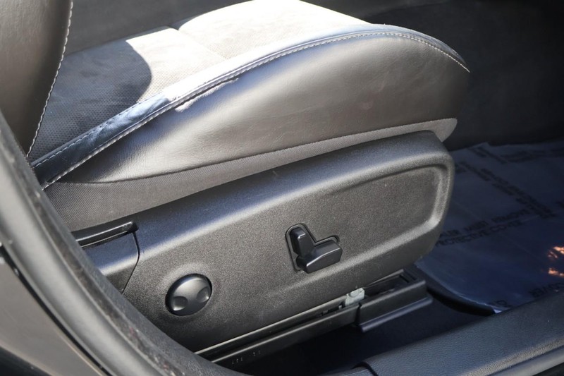 Dodge Charger Vehicle Full-screen Gallery Image 22