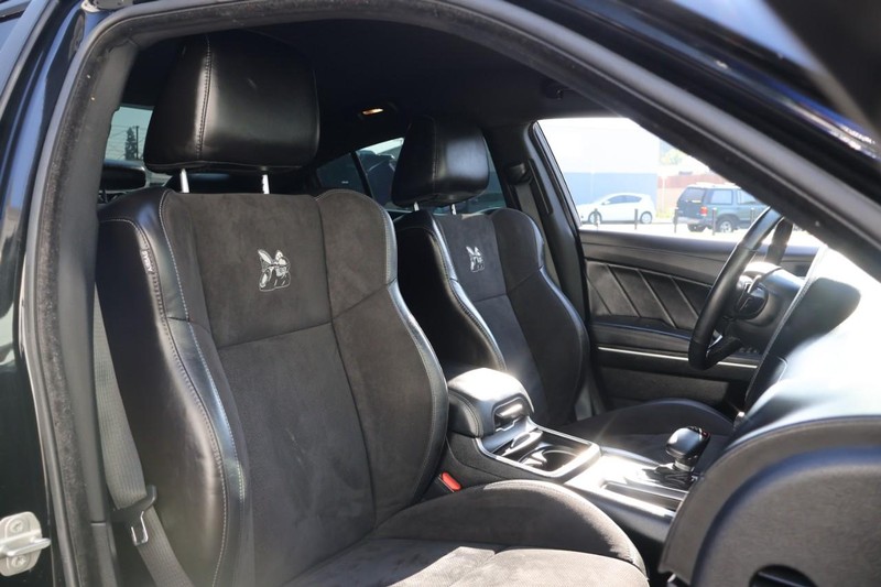 Dodge Charger Vehicle Full-screen Gallery Image 23