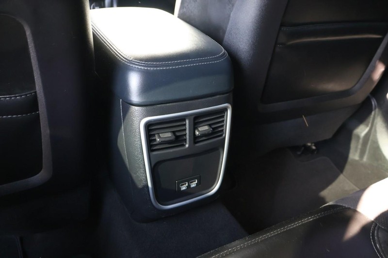 Dodge Charger Vehicle Full-screen Gallery Image 24