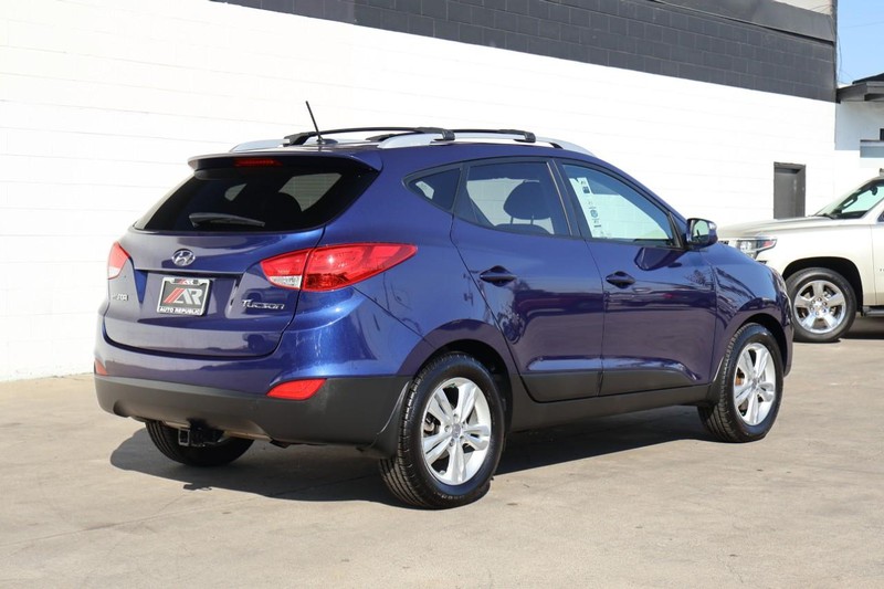 Hyundai Tucson Vehicle Full-screen Gallery Image 05