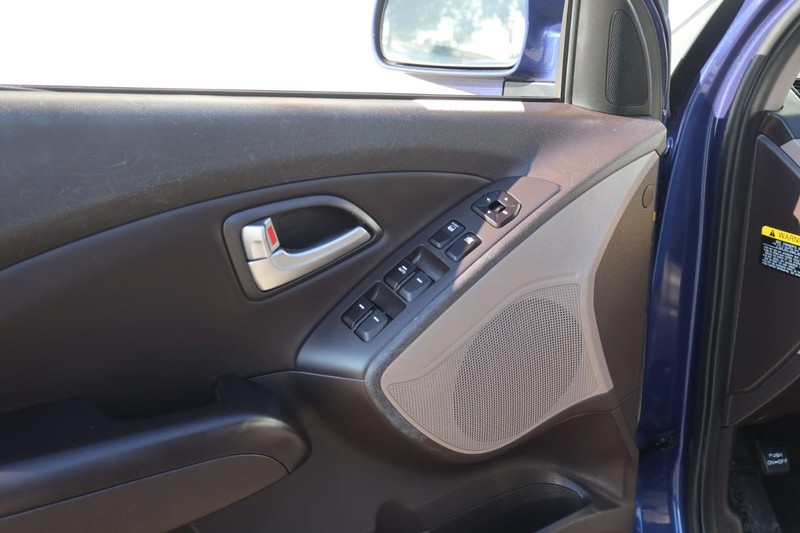 Hyundai Tucson Vehicle Full-screen Gallery Image 15