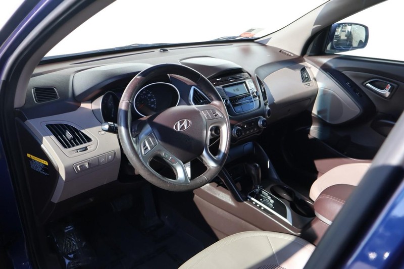 Hyundai Tucson Vehicle Full-screen Gallery Image 16