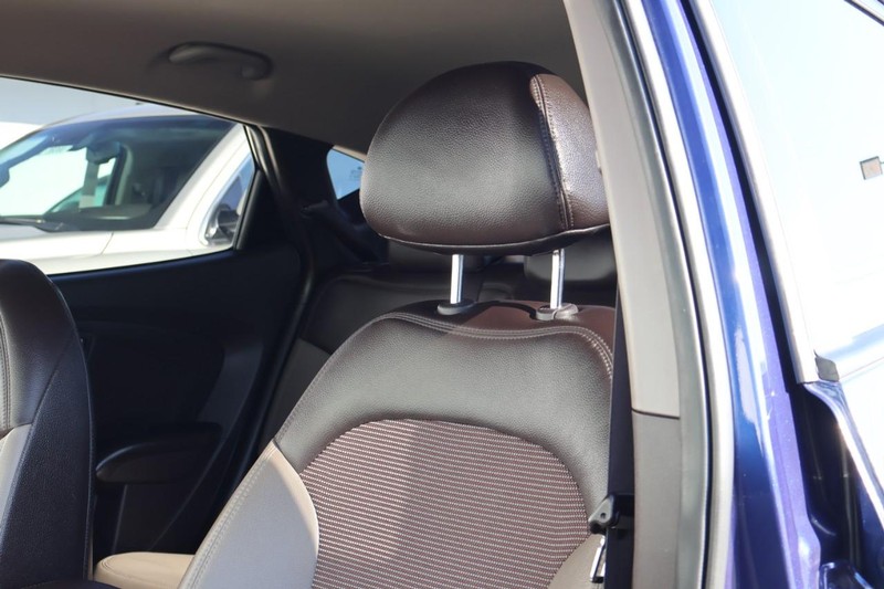 Hyundai Tucson Vehicle Full-screen Gallery Image 18