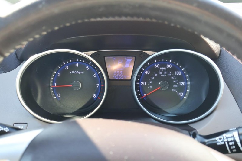 Hyundai Tucson Vehicle Full-screen Gallery Image 23