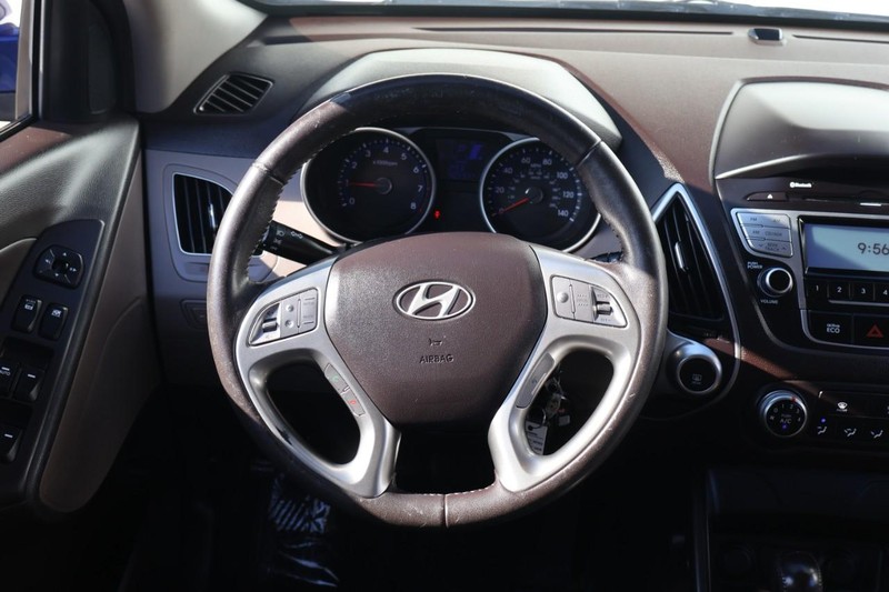 Hyundai Tucson Vehicle Full-screen Gallery Image 24