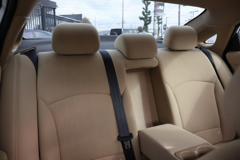 Hyundai Sonata Vehicle Full-screen Gallery Image 22