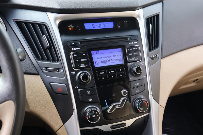 Hyundai Sonata Vehicle Full-screen Gallery Image 27