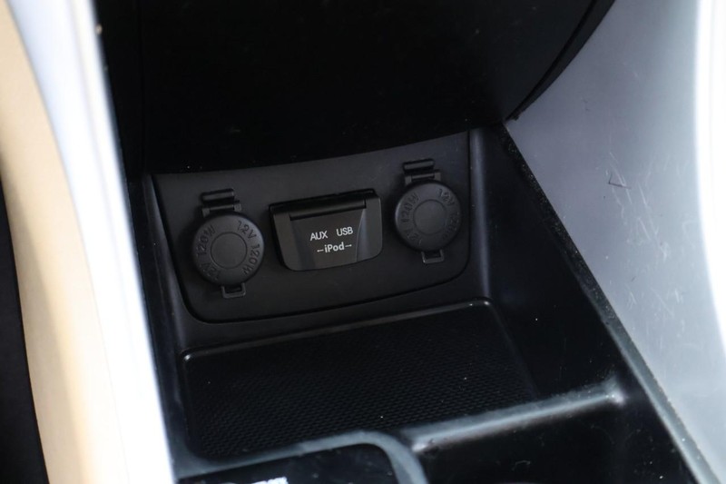 Hyundai Sonata Vehicle Full-screen Gallery Image 28