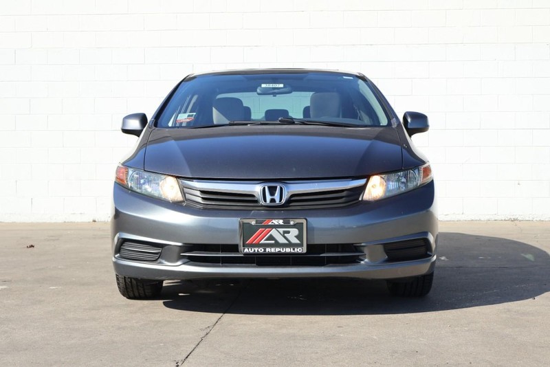 Honda Civic Sedan Vehicle Full-screen Gallery Image 02