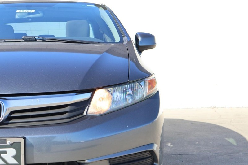 Honda Civic Sedan Vehicle Full-screen Gallery Image 03