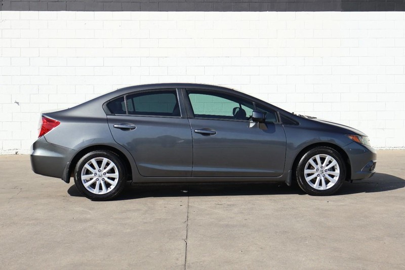 Honda Civic Sedan Vehicle Full-screen Gallery Image 04