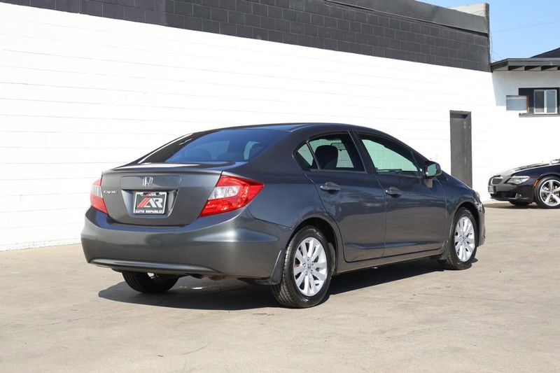 Honda Civic Sedan Vehicle Full-screen Gallery Image 05