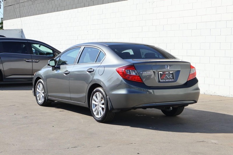 Honda Civic Sedan Vehicle Full-screen Gallery Image 08