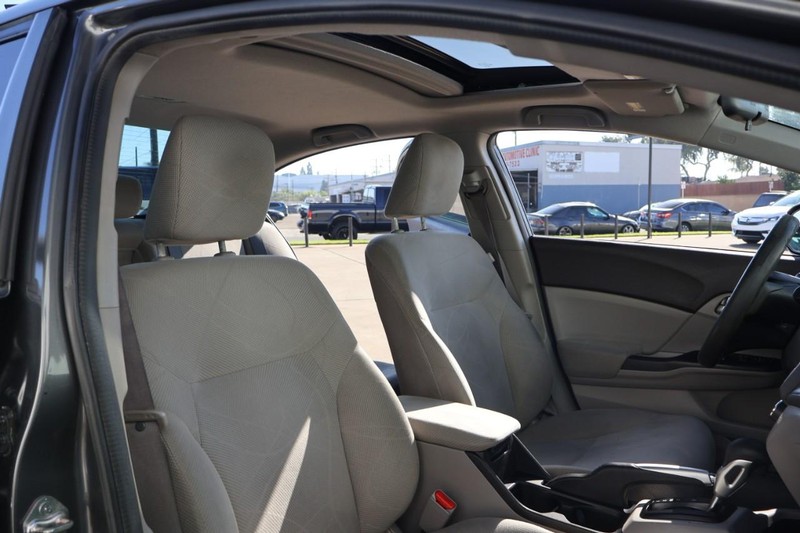 Honda Civic Sedan Vehicle Full-screen Gallery Image 19