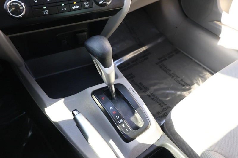 Honda Civic Sedan Vehicle Full-screen Gallery Image 30