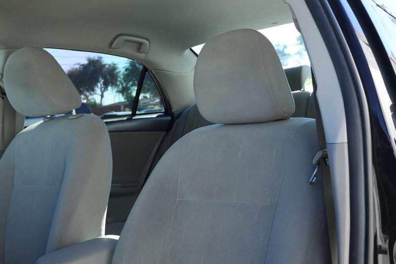 Toyota Corolla Vehicle Full-screen Gallery Image 18