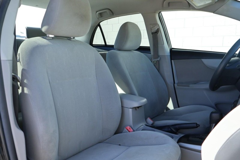 Toyota Corolla Vehicle Full-screen Gallery Image 20