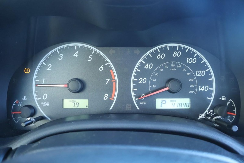 Toyota Corolla Vehicle Full-screen Gallery Image 24