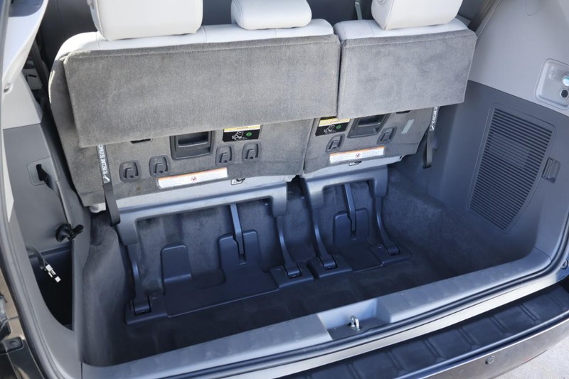 Toyota Sienna Vehicle Full-screen Gallery Image 10