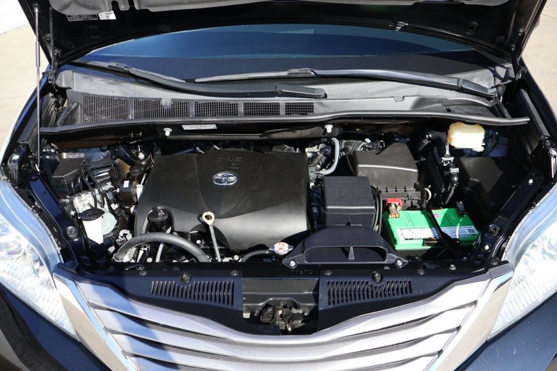 Toyota Sienna Vehicle Full-screen Gallery Image 20