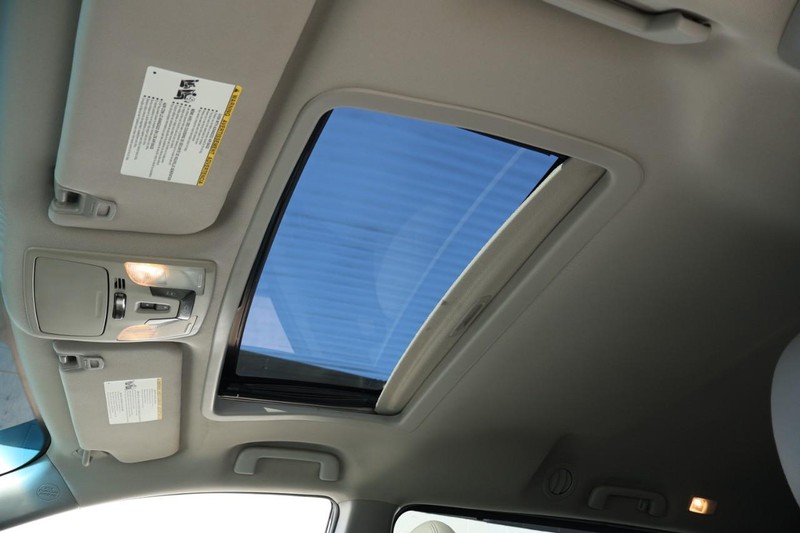 Toyota Sienna Vehicle Full-screen Gallery Image 23