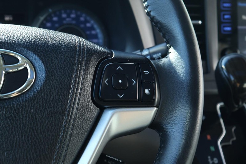 Toyota Sienna Vehicle Full-screen Gallery Image 28