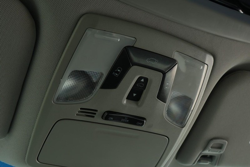 Toyota Sienna Vehicle Full-screen Gallery Image 36