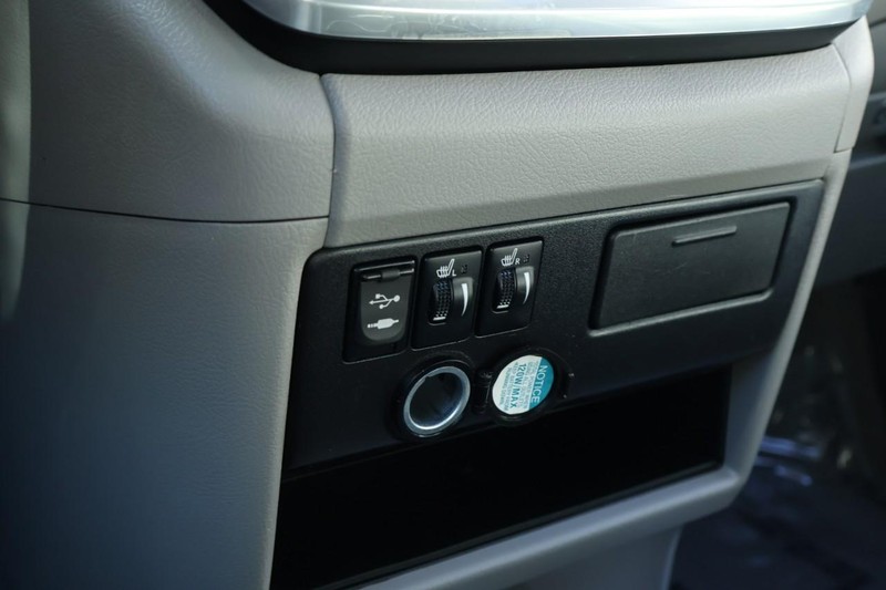 Toyota Sienna Vehicle Full-screen Gallery Image 37