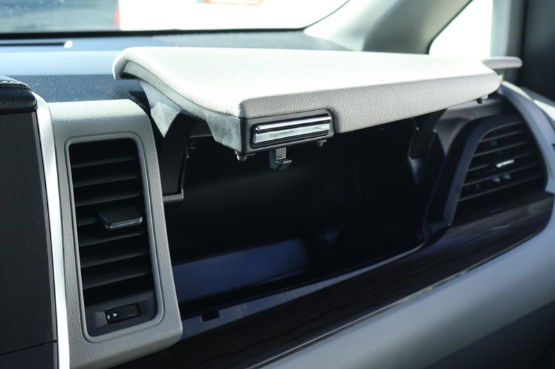 Toyota Sienna Vehicle Full-screen Gallery Image 38